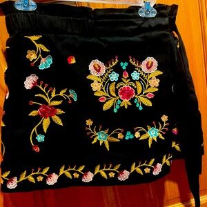 VELZERA EMBROILED SKORT